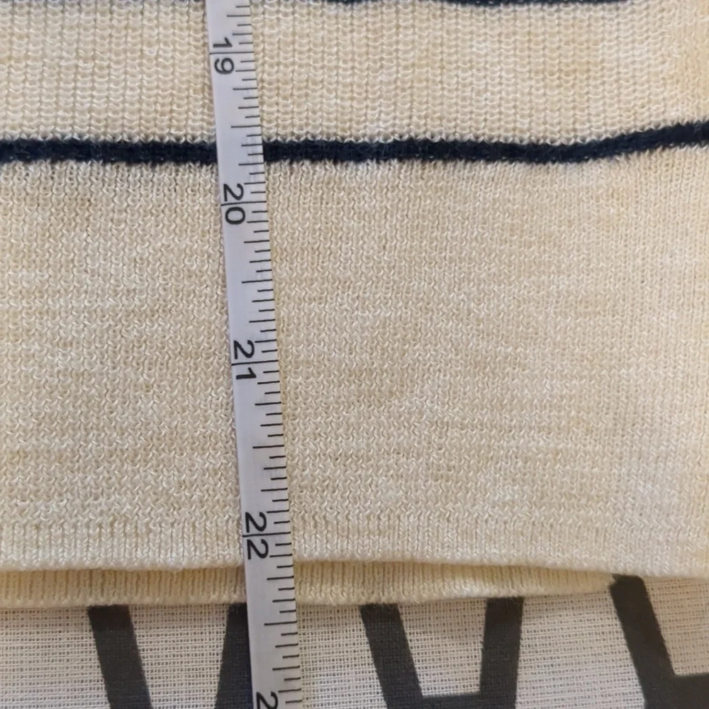 J. Crew V Neck sweater Merino wool & cotton blend Women's extra small Cream